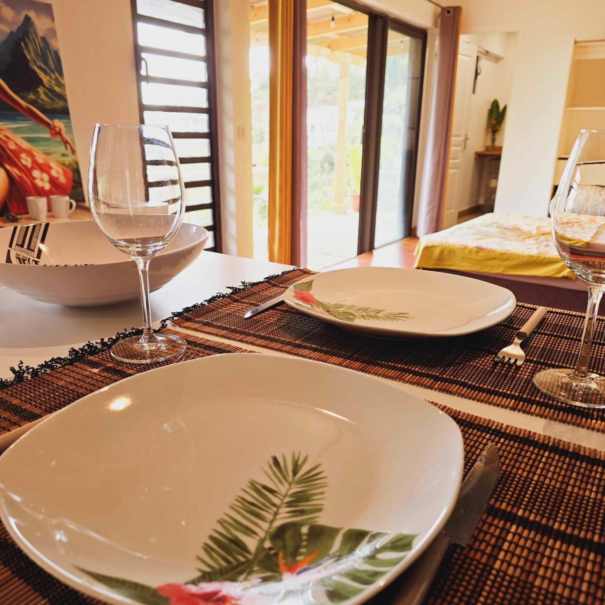 Fare Toahana, Accommodation With A Ocean View Faaa Eksteriør billede