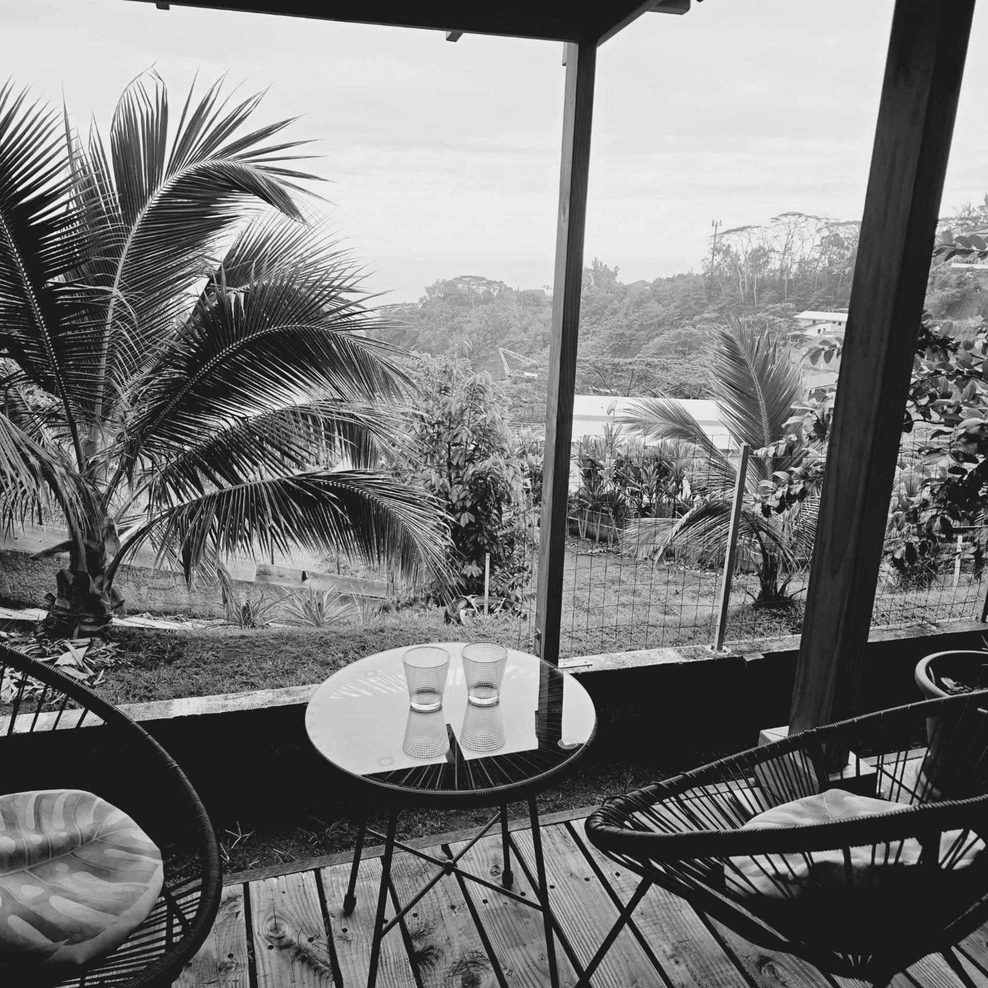 Fare Toahana, Accommodation With A Ocean View Faaa Eksteriør billede