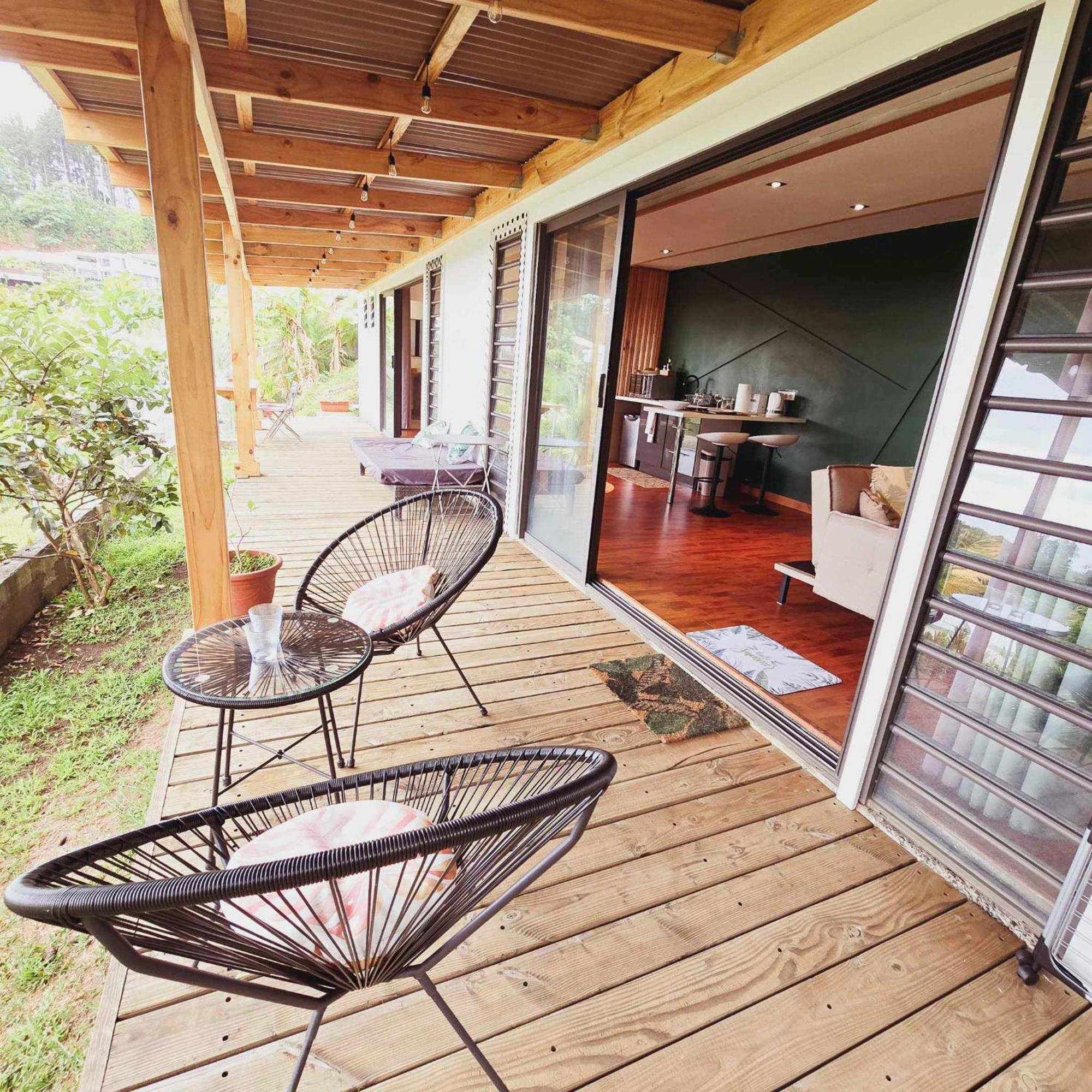Fare Toahana, Accommodation With A Ocean View Faaa Eksteriør billede