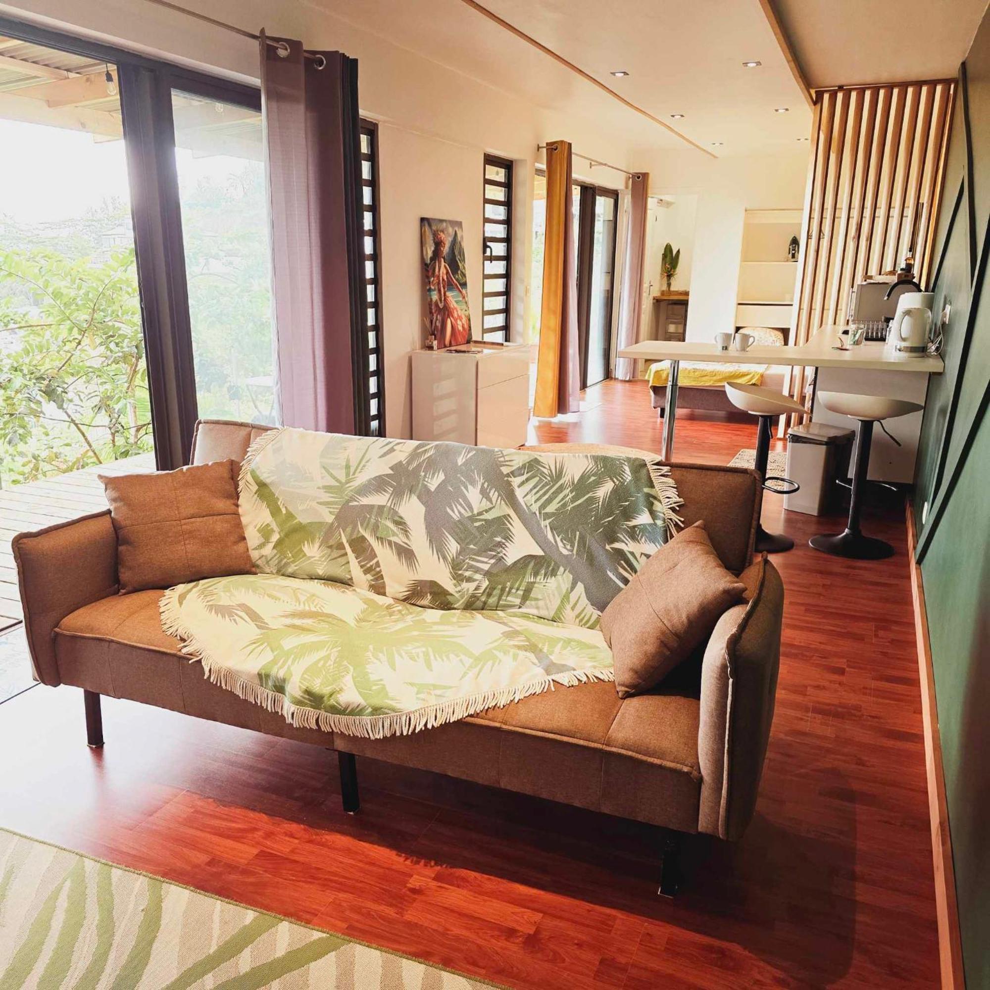Fare Toahana, Accommodation With A Ocean View Faaa Eksteriør billede