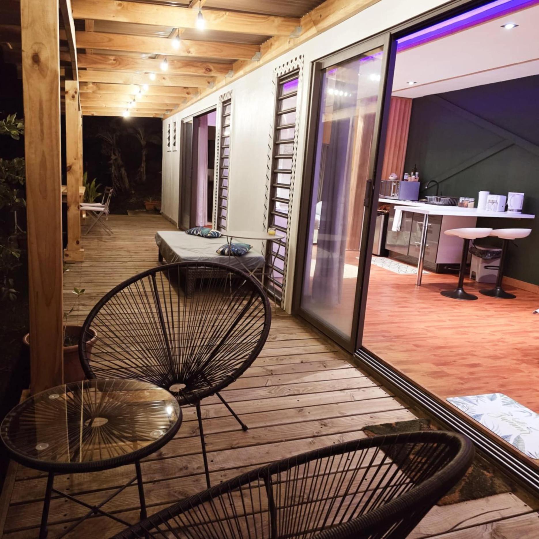 Fare Toahana, Accommodation With A Ocean View Faaa Eksteriør billede